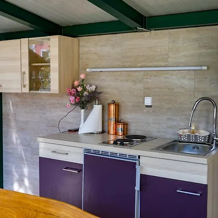 Leoni Apartment