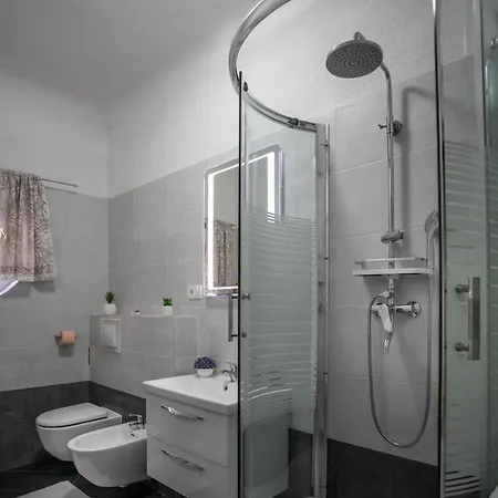 Apartment Leoni Split